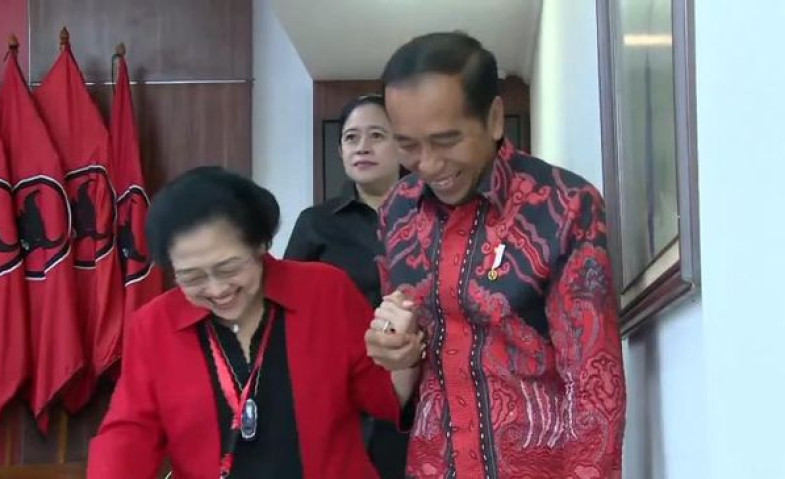 Rocky Gerung: Hasto Tak Cukup, Jokowi Berencana Jadikan Megawati Soekarnoputri Tersangka