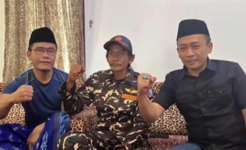 Sunhaji Penjual Es Teh Viral yang Diolok Gus Miftah Diangkat Jadi Anggota Kehormatan Banser