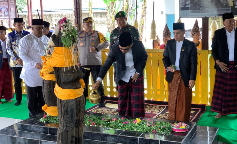 HUT Samarinda ke-367, Andi Harun Bawa Rombongan Ziarah ke TMP dan Makam Daeng Mangkona