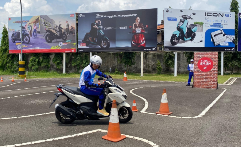 Instruktur Safety Riding Honda Cerahkan Ratusan Ribu Masyarakat