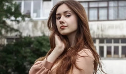 Mengenal Vika Kolesnaya, Bule Cantik Asal Belarus Pacar Baru Billy Syahputra