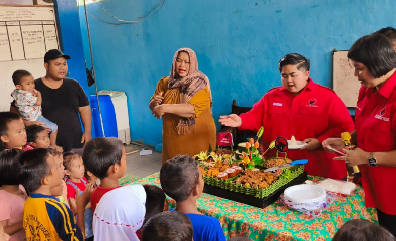 Rayakan HUT ke-52 PDI Perjuangan, Ananda Emira Moeis Berbagi Kebahagiaan Bersama Anak-anak Panti Asuhan