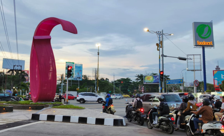 Respon Beragam Tugu Pesut Samarinda, Ikon Baru Kota Tepian yang Menggambarkan Siluet Pesut Mahakam