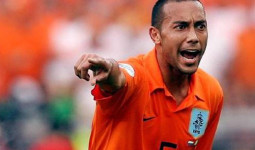 Sepak Terjang Karier Denny Landzaat, Calon Asisten Pelatih Timnas Indonesia Pendamping Patrick Kluivert