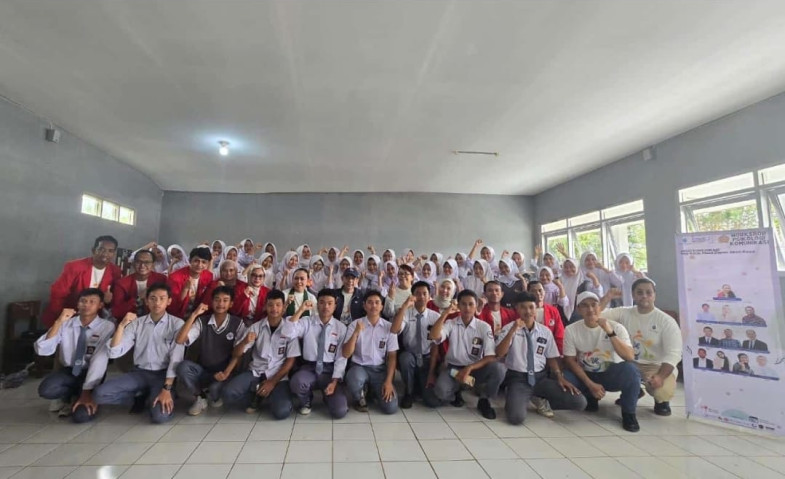 Puluhan Mahasiswa Magister Komunikasi Universitas Mercu Buana Gelar Social Volunteering di SMK Negeri 1 Gegerbitung