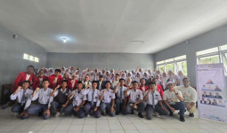 Puluhan Mahasiswa Magister Komunikasi Universitas Mercu Buana Gelar Social Volunteering di SMK Negeri 1 Gegerbitung