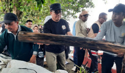 Andi Harun Pimpin Ratusan Warga Bersih-Bersih Sungai Karang Mumus