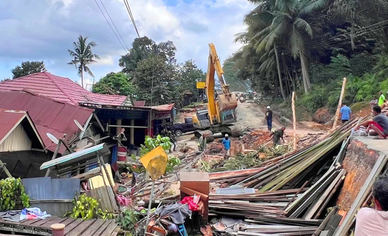 Jalur Samarinda–Balikpapan Lumpuh Akibat Longsor di Desa Batuah, Begini Respons Akhmed Reza Fachlevi