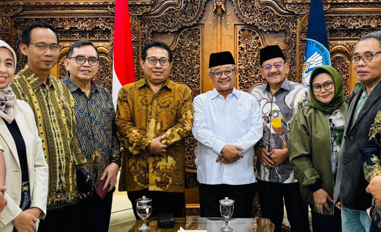 Ketum Firdaus Bersama Pengurus SMSI Pusat Audiensi dengan Mendikdasmen Abdul Mu’ti