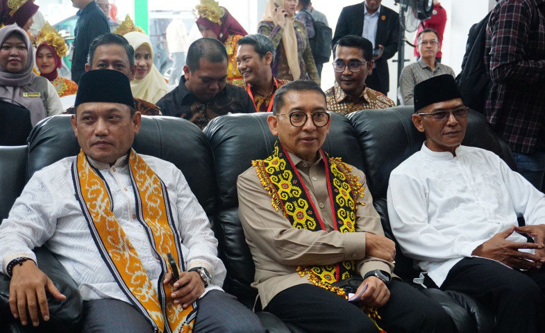 Menteri Kebudayaan Fadli Zon dan Seno Aji Isi Kuliah Umum di Himakum UMKT, Dorong Penelitian Hukum Adat