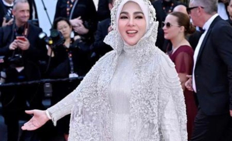 Padahal Tak Punya Film atau Lagu Baru, Kenapa Syahrini Bisa Tampil di Cannes Film Festival 2025?