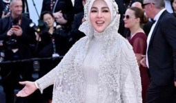 Padahal Tak Punya Film atau Lagu Baru, Kenapa Syahrini Bisa Tampil di Cannes Film Festival 2025?