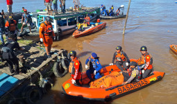 Tim Sar Samarinda Evakuasi Jasad Pedagang Buah yang Sempat Dikabarkan Tenggelam di Sungai Mahakam
