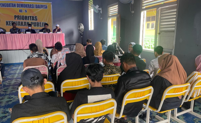Warga Desa Rebak Rinding Antusias Ikuti Sosialisasi Penguatan Demokrasi Daerah Bersama Muhammad Husni Fahruddin