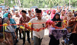Bupati Edi Resmikan Gedung SMPN 6 dan Posyandu di Muara Muntai dan Kota Bangun Darat, Dorong Pendidikan dan Kesehatan Anak