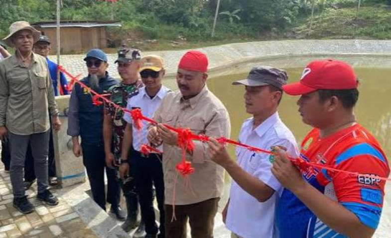 Embung Maluhu Resmi Difungsikan, Bupati Kukar Dorong Optimalisasi Irigasi Pertanian