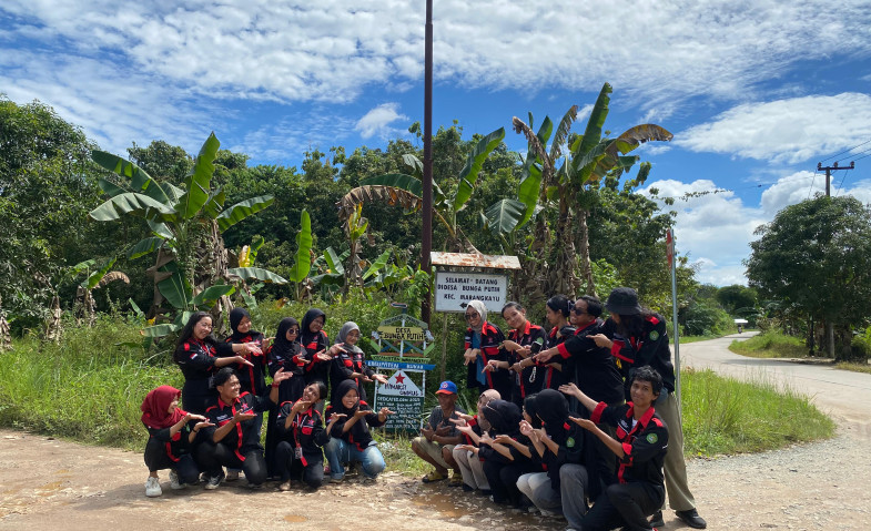 HIMAKSI FISIP UNMUL Berikan Dampak Positif Melalui Program Dedicated.Com 2025 di Desa Bunga Putih