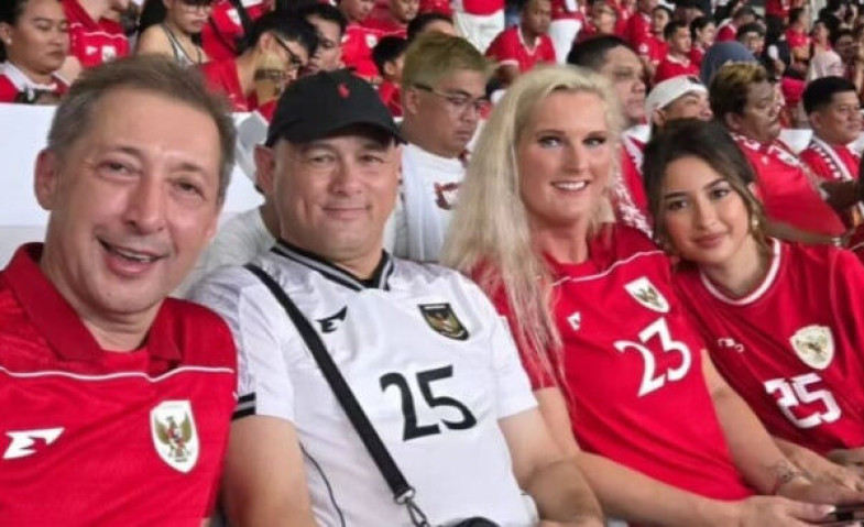 Jennifer Coppen Bawa Kamari Saat Makan Bersama, Warganet: Muka Orang Tua Justin Hubner Cemberut?