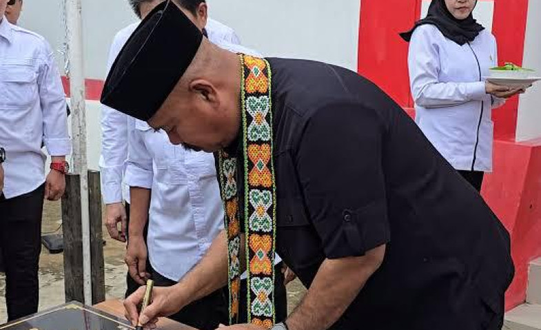 Kantor Lurah dan Gedung BPU Bukit Biru Diresmikan, Bupati Edi Dorong Semangat Kerja Baru
