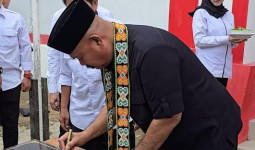 Kantor Lurah dan Gedung BPU Bukit Biru Diresmikan, Bupati Edi Dorong Semangat Kerja Baru
