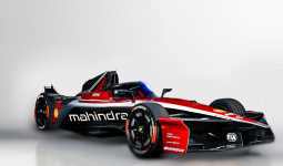 Mahindra M11Electro Warnai Lintasan Jakarta E-Prix 2025 dengan Teknologi dan Aksi Balap