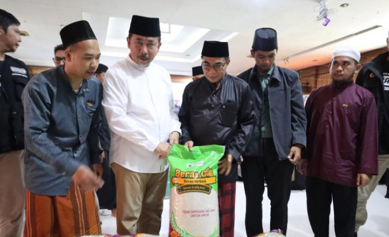 Sekda Kukar Lepas Distribusi Beras Paskas ke Pondok Pesantren dan Rumah Tahfidz