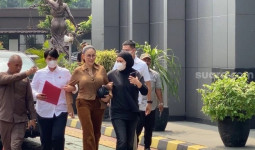 Tangan Tak Diborgol dan Pakai Baju Modis Saat Datang ke Kejaksaan, Nikita Mirzani Dapat Perlakuan Istimewa di Rutan?