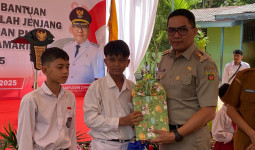 Andi Harun Salurkan Buku dan Perlengkapan Sekolah Gratis di Samarinda