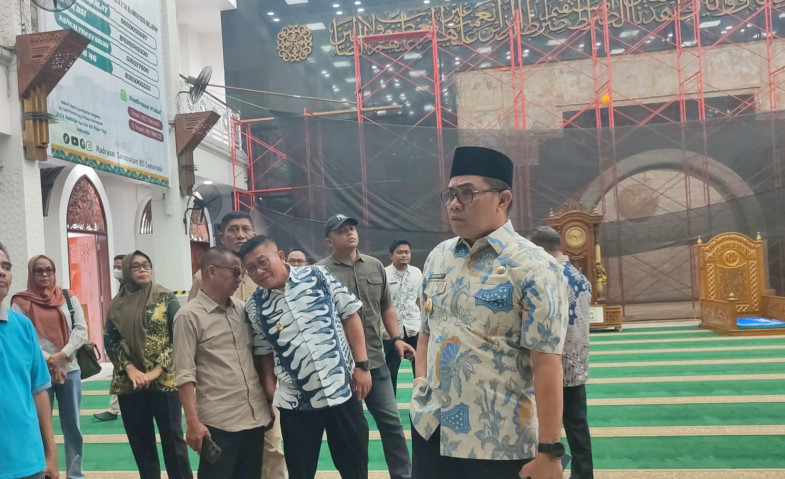Andi Harun Tinjau Rehabilitasi Masjid Raya Darussalam
