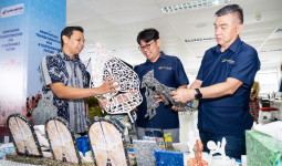 Astra Motor Berkolaborasi dengan Penerima Apresiasi SATU Indonesia Awards dalam Pengolahan Sampah Botol Plastik