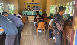 Bang Ayub Tekankan Hak dan Kewajiban Warga Negara Saat Penguatan Demokrasi di Desa Perian