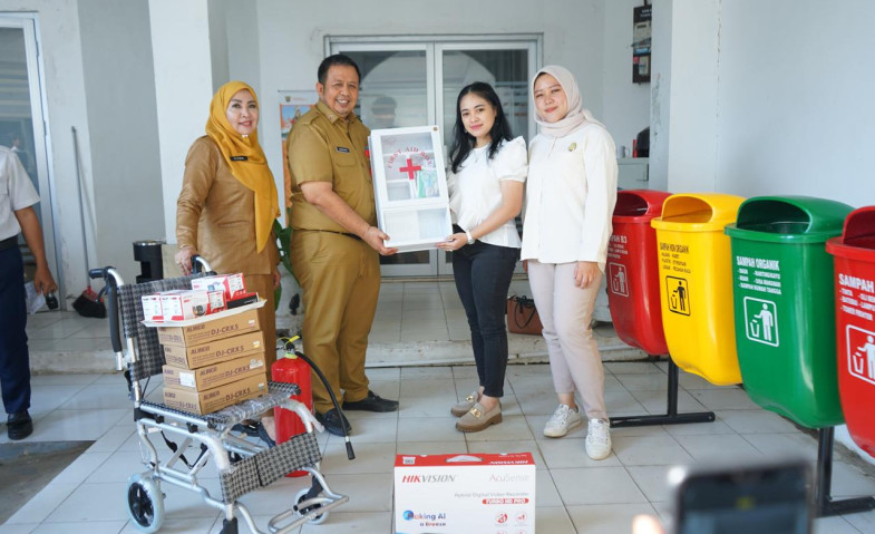 Disporapar Samarinda Serahkan Bantuan Sarpras dan Sosialisasikan Standar Usaha Wisata