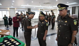 Kajati Kaltim Lantik Pejabat Eselon II dan III, Tekankan Integritas dan Etos Kerja