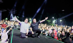 Pesta Rakyat Kukar Pecah! Ribuan Warga Padati Taman Kota Raja Rayakan Malam Syukuran Aulia-Rendi