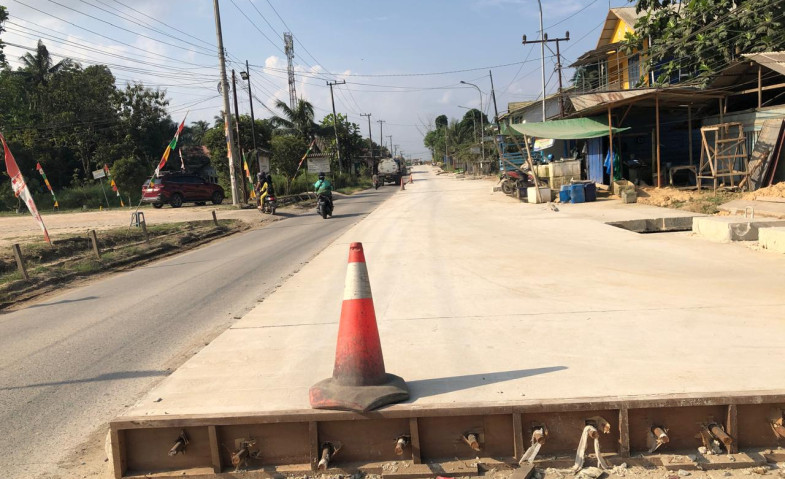 Respon Positif Warga Sambut Proyek Jalan dan Drainase di Simpang Pasir Palaran