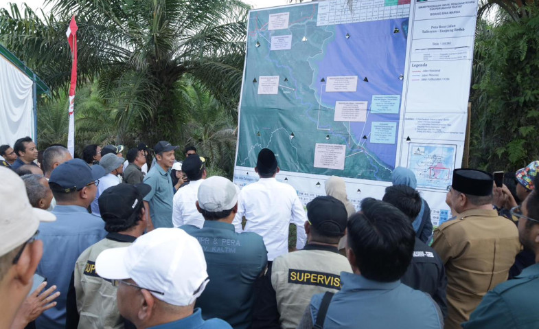 Rudy Mas'ud Tinjau Proyek Jalan Provinsi yang Menghubungkan Kutim dan Berau