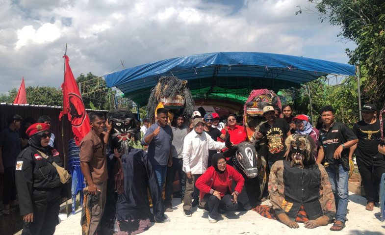 Tri Rismaharini Hadiri Syukuran Jalan Tani di Dusun Purwobinangun Samarinda