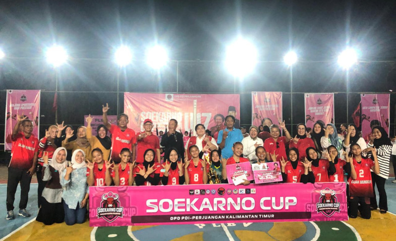 Tri Rismaharini Tutup Turnamen Voli Soekarno Cup yang Digelar DPD PDIP Kaltim