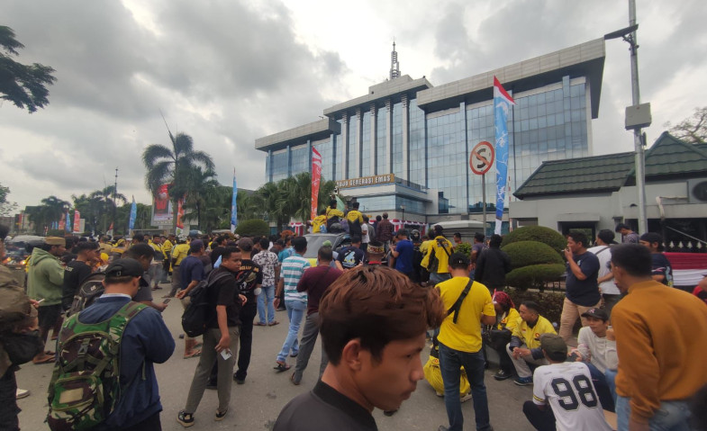 Aksi di Kantor Gubernur Kaltkm, Driver Maxim Minta Tuntut Kantor Operasional Dibuka Lagi