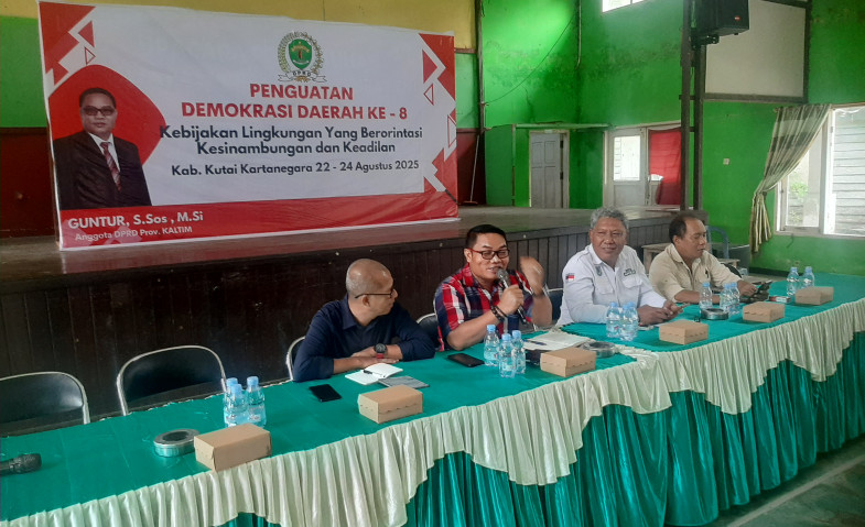 Guntur Sampaikan Kebijakan Lingkungan yang Berorientasi Kesinambungan dan Keadilan di Desa Jembayan