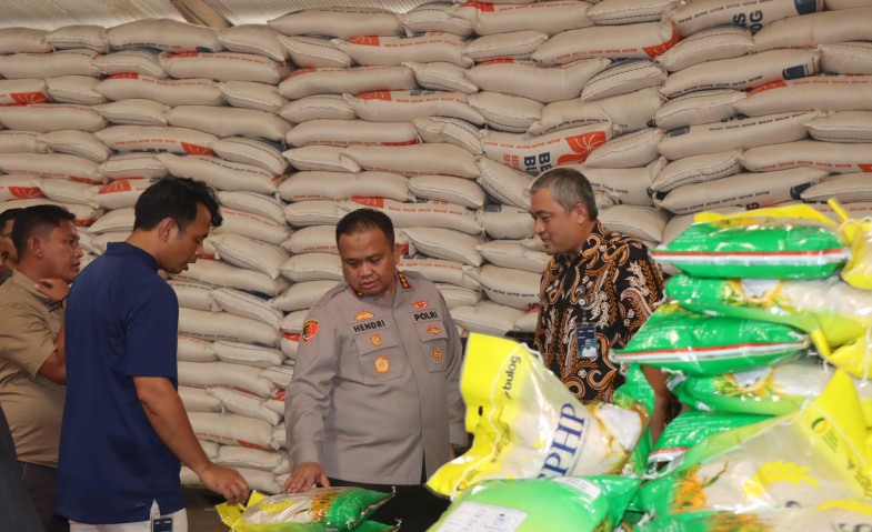 Jaga Kualitas dan Ketahanan Pangan, Kapolresta Samarinda Tinjau Gudang Bulog
