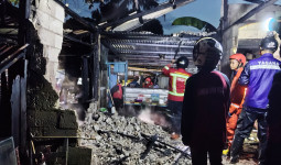 Kebakaran di Sambutan Hanguskan Satu Rumah Warga yang Digunakan untuk Berjualan