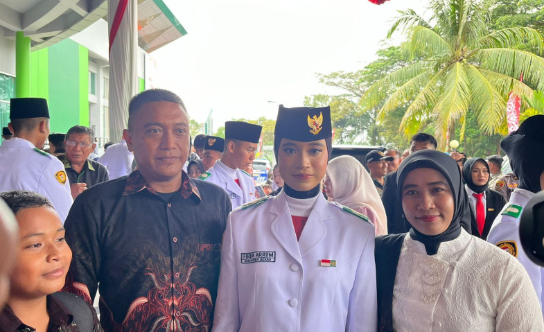 Mengenal Firda Arrum, Pembawa Baki Bendera saat Upacara Kemerdekaan RI ke-80 di GOR Kadrie Oening