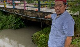 Warga Sempaja Selatan Risih Akibat Tumpukan Sampah Plastik, Diduga dari GOR Kadrie Oening