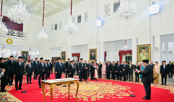 Ada Nama Mahfud MD hingga Djamari Chaniago, Menko Polkam Baru Bakal Dilantik Besok?