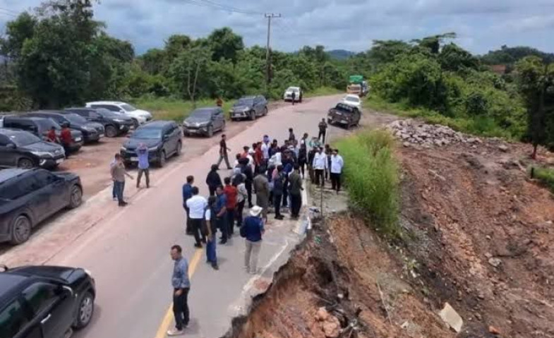 BBPJN Kaltim dan KPC Tangani Longsor di Jalan Poros Sangatta–Bengalon yang Tinggal Sepotong