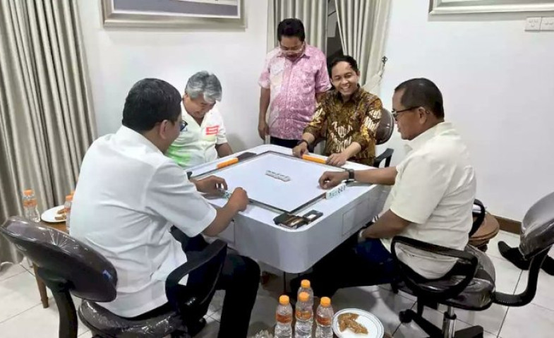 Geger Menhut Raja Juli Antoni Ketahuan Main Domino Bareng Eks Tersangka Perusakan Hutan