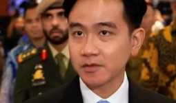 Gibran S1 Dulu Baru SMK? Rismon Sianipar Bongkar Perbedaan Data Pendidikan Wapres di KPU vs Setneg