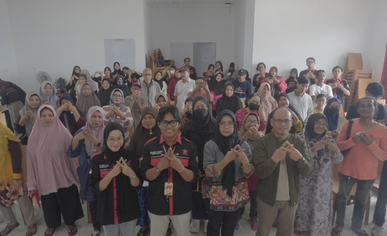 Hangatnya Kepedulian, HIMAKSI UNMUL Bagikan Sembako untuk Warga Teluk Lerong Ilir