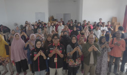 Hangatnya Kepedulian, HIMAKSI UNMUL Bagikan Sembako untuk Warga Teluk Lerong Ilir